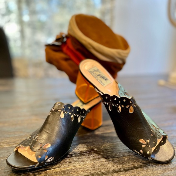 ON TREND*vintage* Mules Peep-toe Lucite Heels Miss Fire *Made in Italy* FABULOUS - Picture 3 of 8